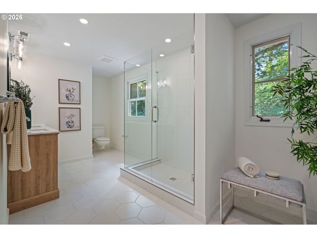 3000 WESTVIEW Ct, Lake Oswego, OR 97034