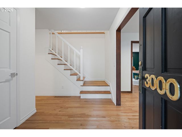 3000 WESTVIEW Ct, Lake Oswego, OR 97034