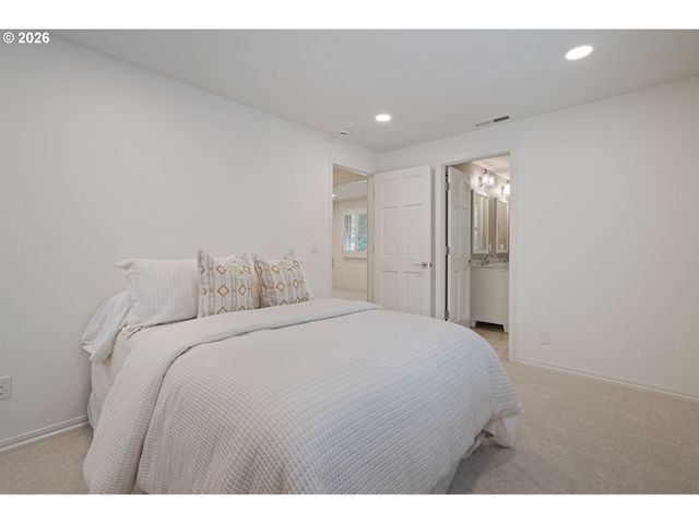 3000 WESTVIEW Ct, Lake Oswego, OR 97034