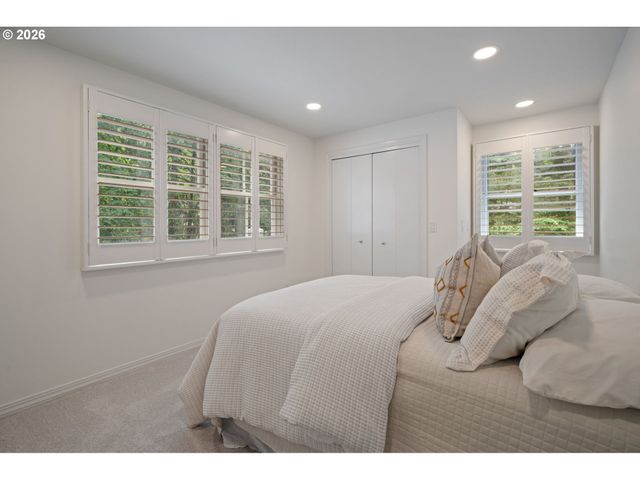 3000 WESTVIEW Ct, Lake Oswego, OR 97034