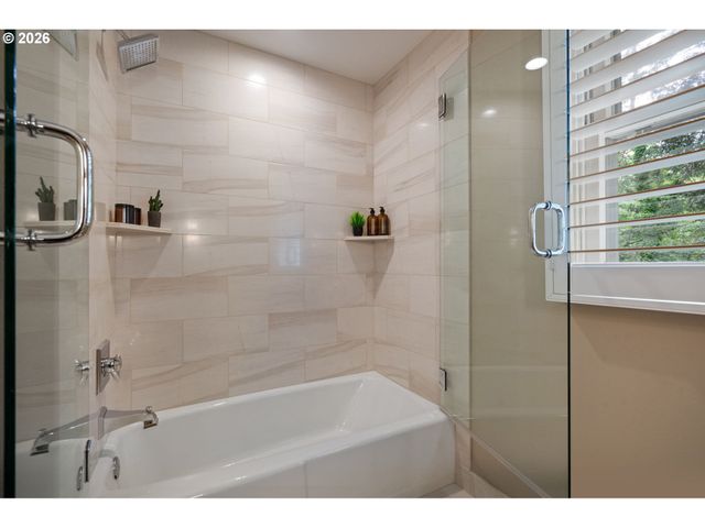 3000 WESTVIEW Ct, Lake Oswego, OR 97034