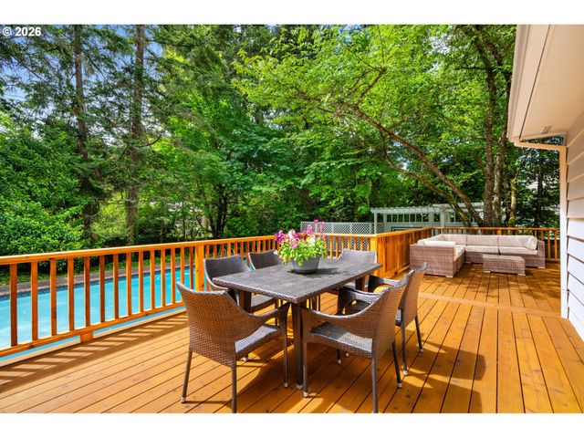 3000 WESTVIEW Ct, Lake Oswego, OR 97034