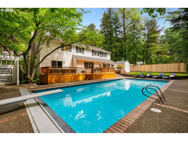 3000 WESTVIEW Ct, Lake Oswego, OR 97034