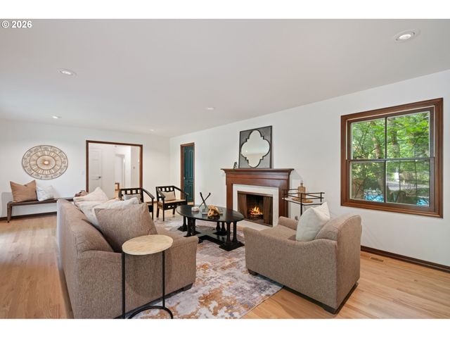 3000 WESTVIEW Ct, Lake Oswego, OR 97034