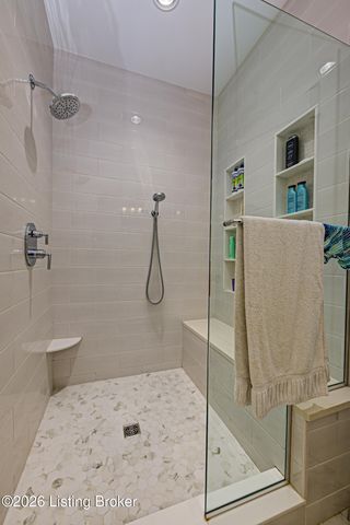 17801 Shakes Creek Dr, Fisherville, KY 40023