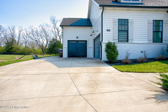 17801 Shakes Creek Dr, Fisherville, KY 40023