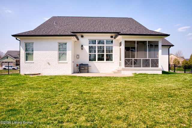 17801 Shakes Creek Dr, Fisherville, KY 40023