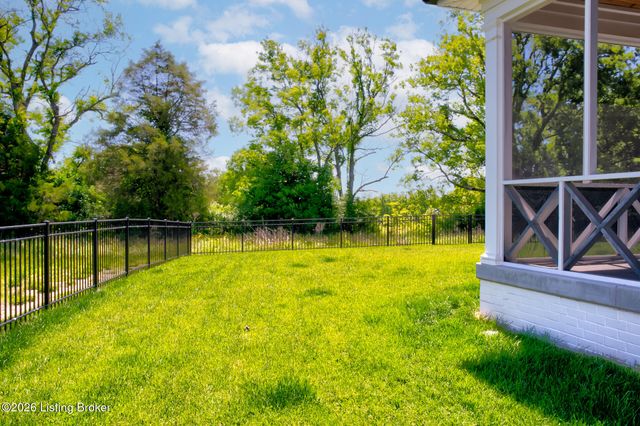 17801 Shakes Creek Dr, Fisherville, KY 40023