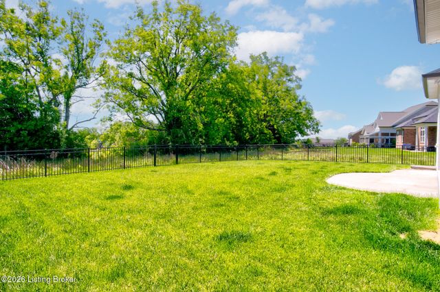 17801 Shakes Creek Dr, Fisherville, KY 40023
