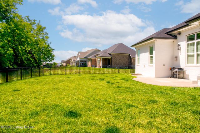 17801 Shakes Creek Dr, Fisherville, KY 40023