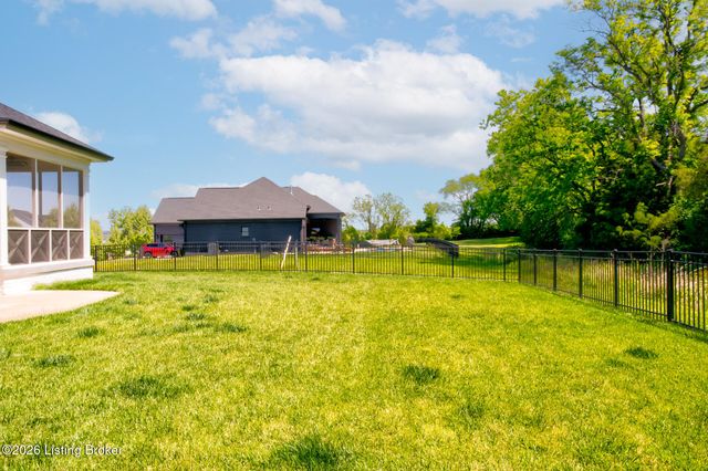 17801 Shakes Creek Dr, Fisherville, KY 40023