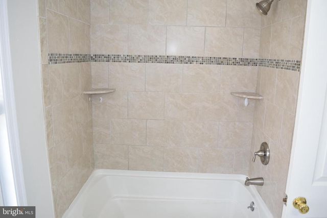 3011 ROBERTS RD, Aston, PA 19014