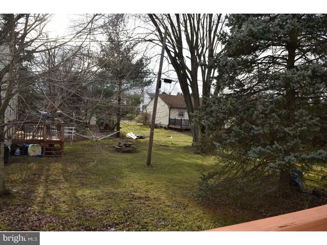 3011 ROBERTS RD, Aston, PA 19014