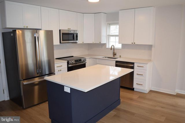 3011 ROBERTS RD, Aston, PA 19014