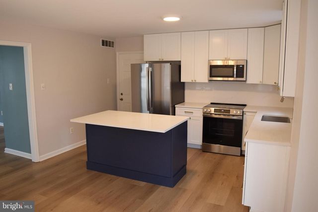 3011 ROBERTS RD, Aston, PA 19014