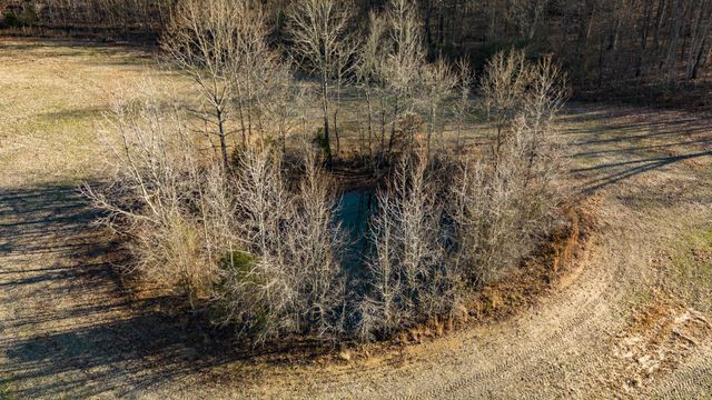 366 Parker Rd, Portland, TN 37148