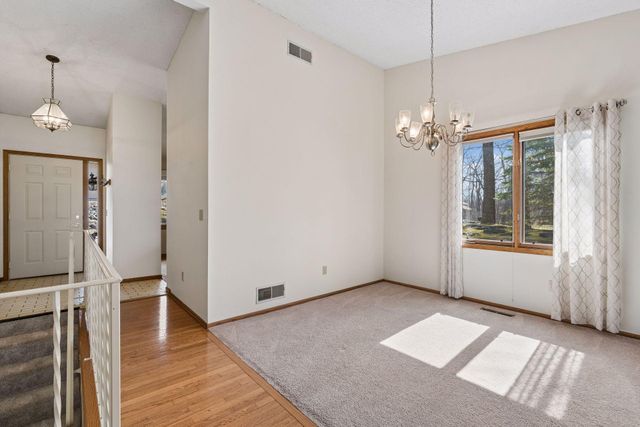 5301 Yorktown Lane N, Plymouth, MN 55442