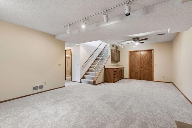 5301 Yorktown Lane N, Plymouth, MN 55442