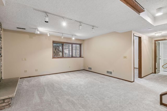 5301 Yorktown Lane N, Plymouth, MN 55442