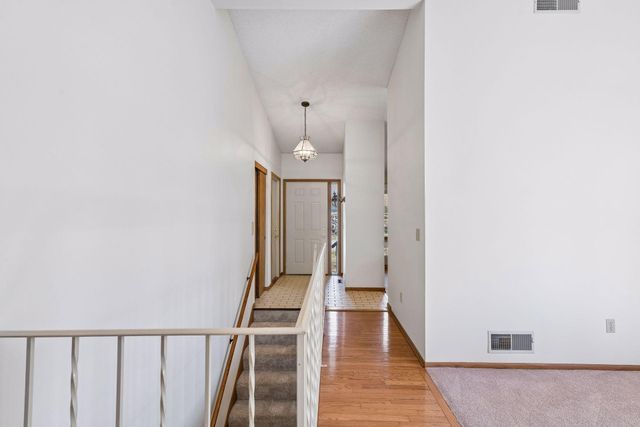 5301 Yorktown Lane N, Plymouth, MN 55442