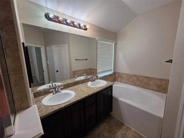 114 N Heritage Mill Circle, Tomball, TX 77375