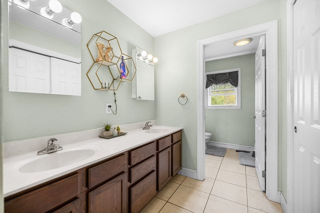 3 Dominique Dr, Webster, MA 01570