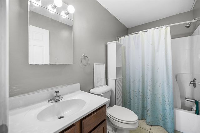 3 Dominique Dr, Webster, MA 01570