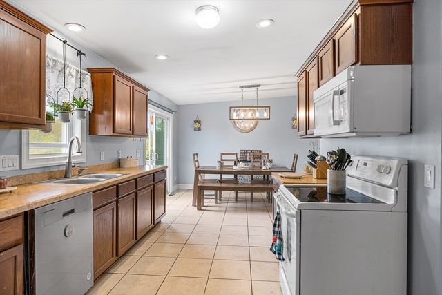 3 Dominique Dr, Webster, MA 01570