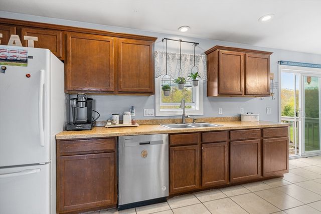 3 Dominique Dr, Webster, MA 01570