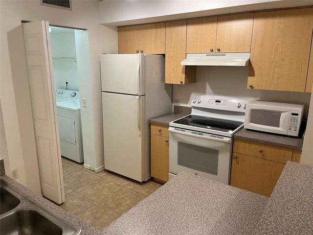 913 Villa Circle 913, Boynton Beach, FL 33435