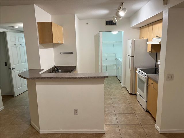 913 Villa Circle 913, Boynton Beach, FL 33435