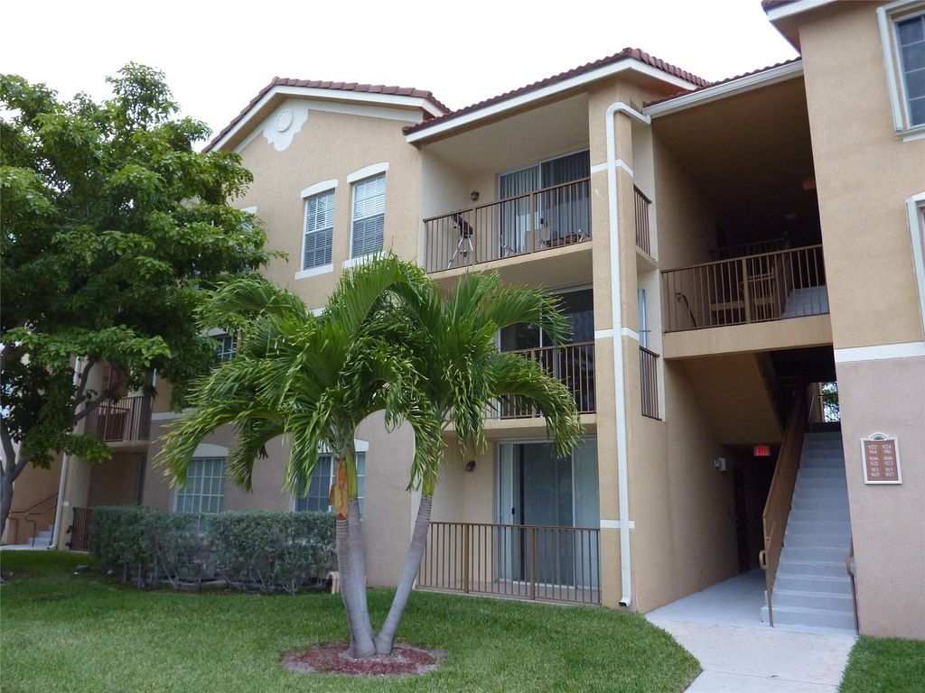 913 Villa Circle 913, Boynton Beach, FL 33435
