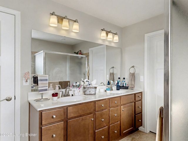 367 Copper Creek Dr, Mt Washington, KY 40047