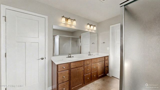 367 Copper Creek Dr, Mt Washington, KY 40047