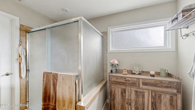 367 Copper Creek Dr, Mt Washington, KY 40047