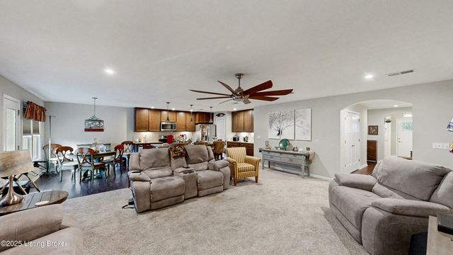 367 Copper Creek Dr, Mt Washington, KY 40047