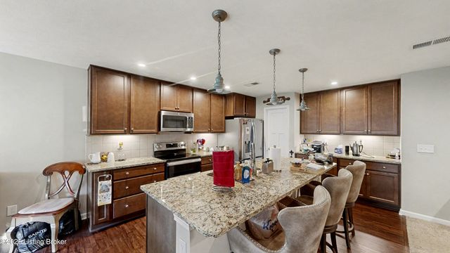 367 Copper Creek Dr, Mt Washington, KY 40047