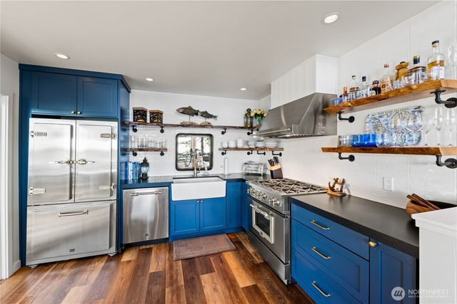 5 Nelson Trail, Henry Island, WA 98250