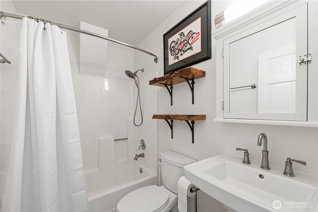 5 Nelson Trail, Henry Island, WA 98250