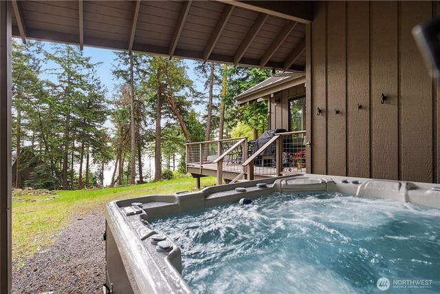 5 Nelson Trail, Henry Island, WA 98250