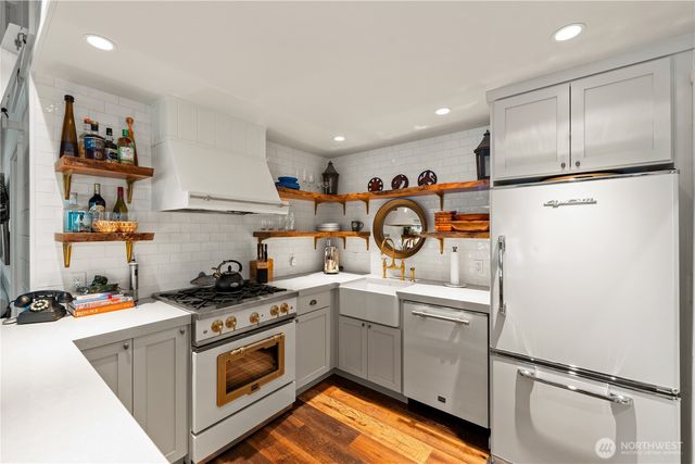 5 Nelson Trail, Henry Island, WA 98250