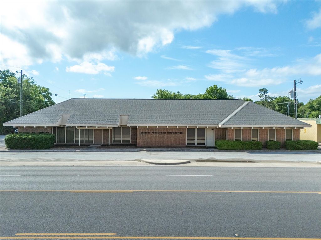 815 Highway 59 N, Bowie, TX 76230