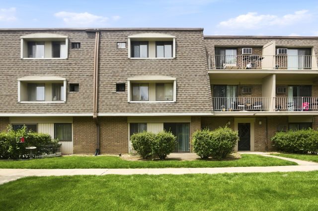 154 E Bailey Road D, Naperville, IL 60565