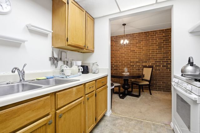 154 E Bailey Road D, Naperville, IL 60565