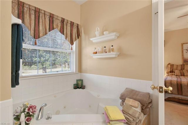 1308 Meggett DR, Chesapeake, VA 23322