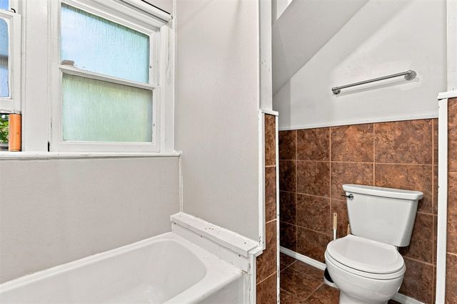 2611 Wood Street, Muskegon Heights, MI 49444