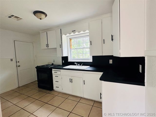 1931 N Florence Avenue, Tulsa, OK 74110
