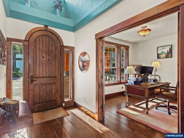 7118 Grandview Av, Scotts Mills, OR 97375