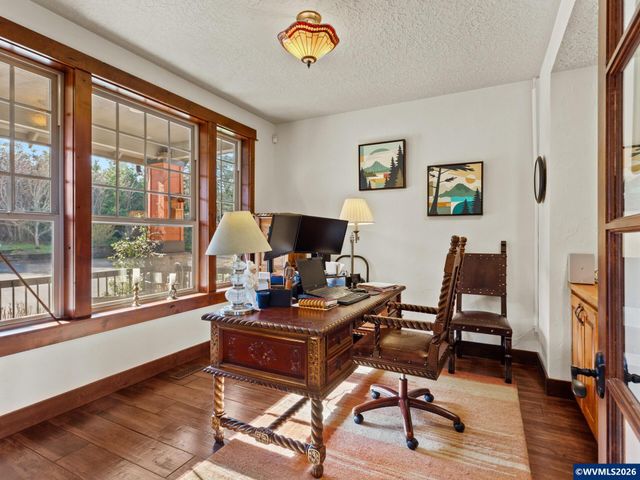 7118 Grandview Av, Scotts Mills, OR 97375