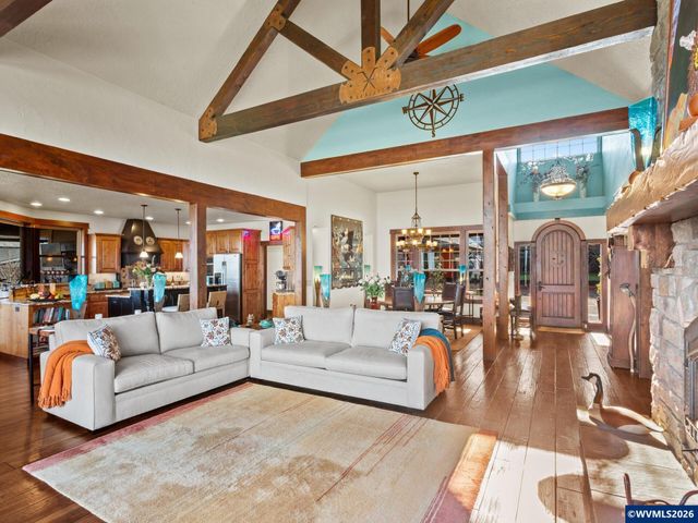 7118 Grandview Av, Scotts Mills, OR 97375